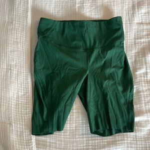 Lululemon hunter green ribbed shorts